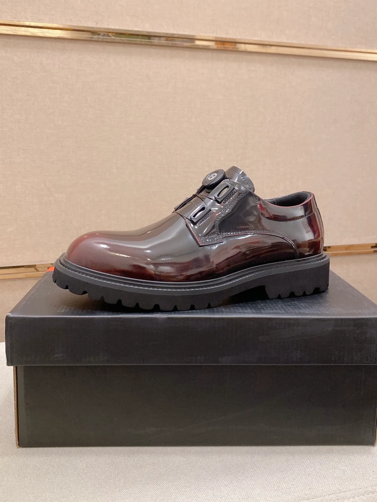 Factory price 640💰 🍁🍁High version High-quality new PRADA (Prada) counters are launched simultaneously, new men's shoes, 😘fabrics are selected from imported lacquered first-layer cowhide, and imported cowhide lining. 👍🏿 High-end ☄️ air-cushion molded anti-slip rubber outsole, exquisite lines, simple and elegant, comfortable and high-end for leisure travel. Code number: 38 to 45